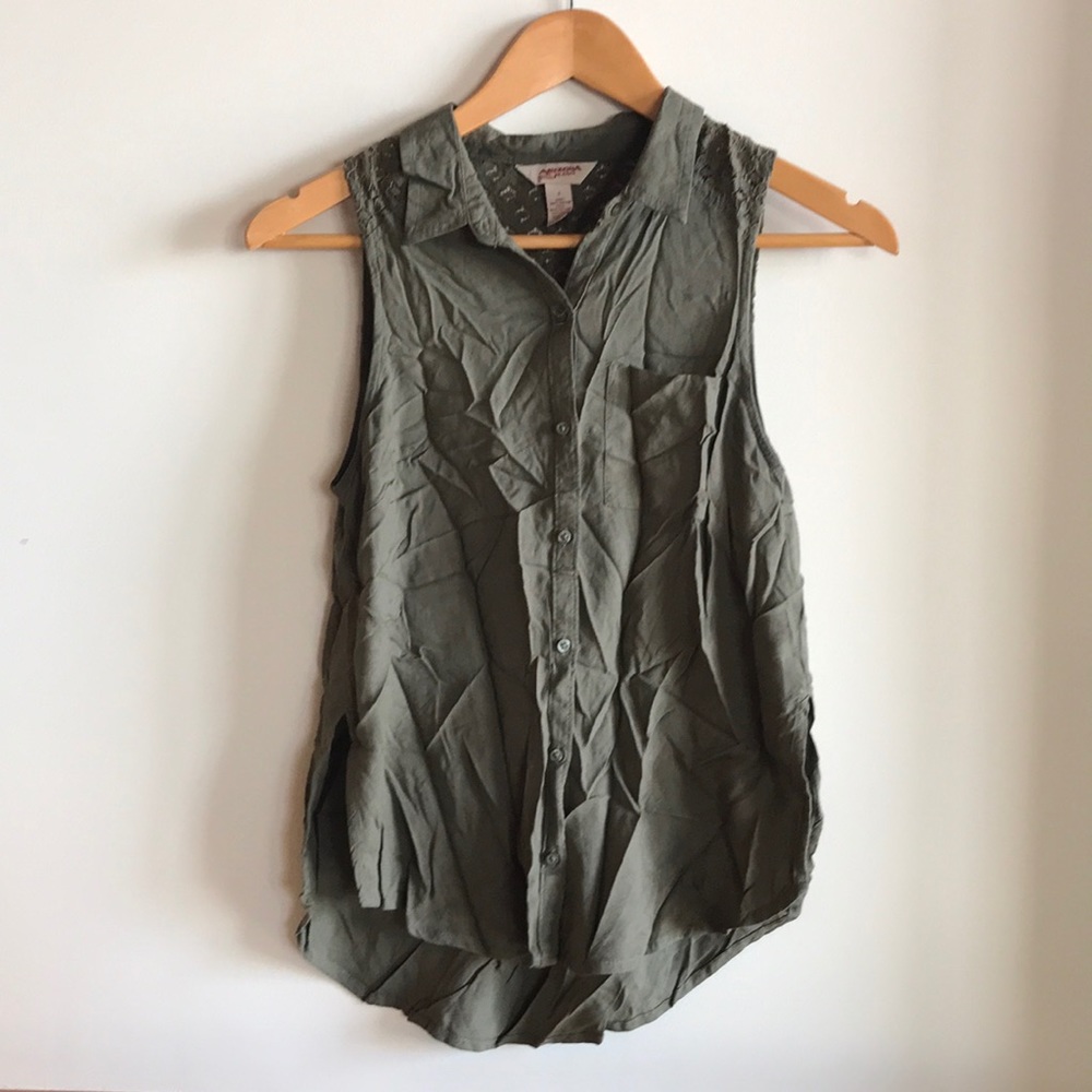 Green sleeveless blouse